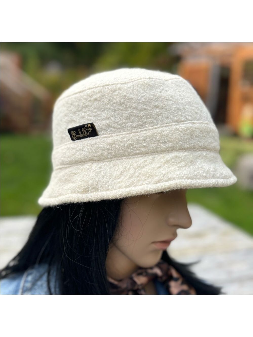 Embellie cream bucket hat